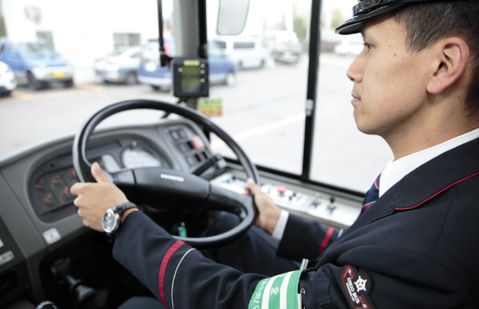 安全 確実にお客様を輸送 バス運転手 加藤 歩生さんインタビュー 北海道 未来のしごとの参考書