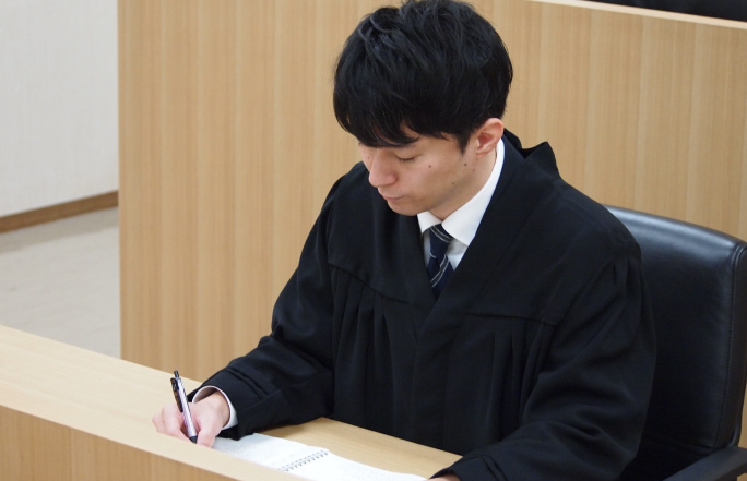 裁判の手続きを円滑に 裁判所書記官 桂 茂憲さんインタビュー 北海道 未来のしごとの参考書